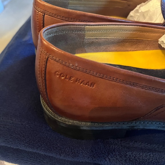 Cole Haan Loafers size 9.5. So comfortable and very classy. Absolutely stylish!